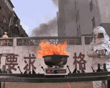让油锅当即沸腾起 